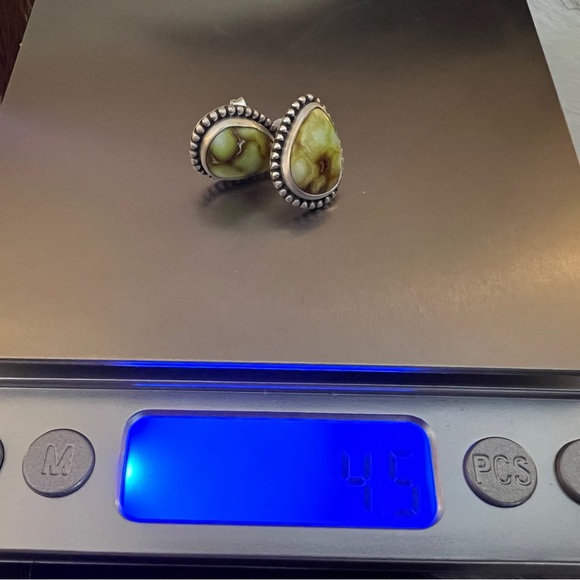 ❤️ Quality Palomino Variscite Navajo Style Teardrop Matte Sterling Stud Earrings - Picture 10 of 13